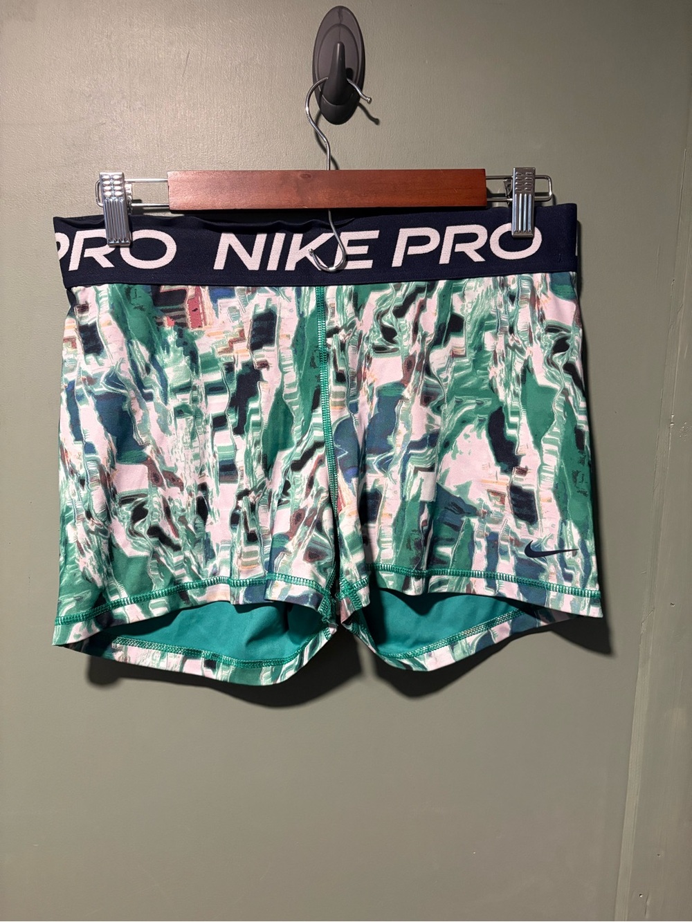 Nike'Turquoise/Black Nike Pro shorts